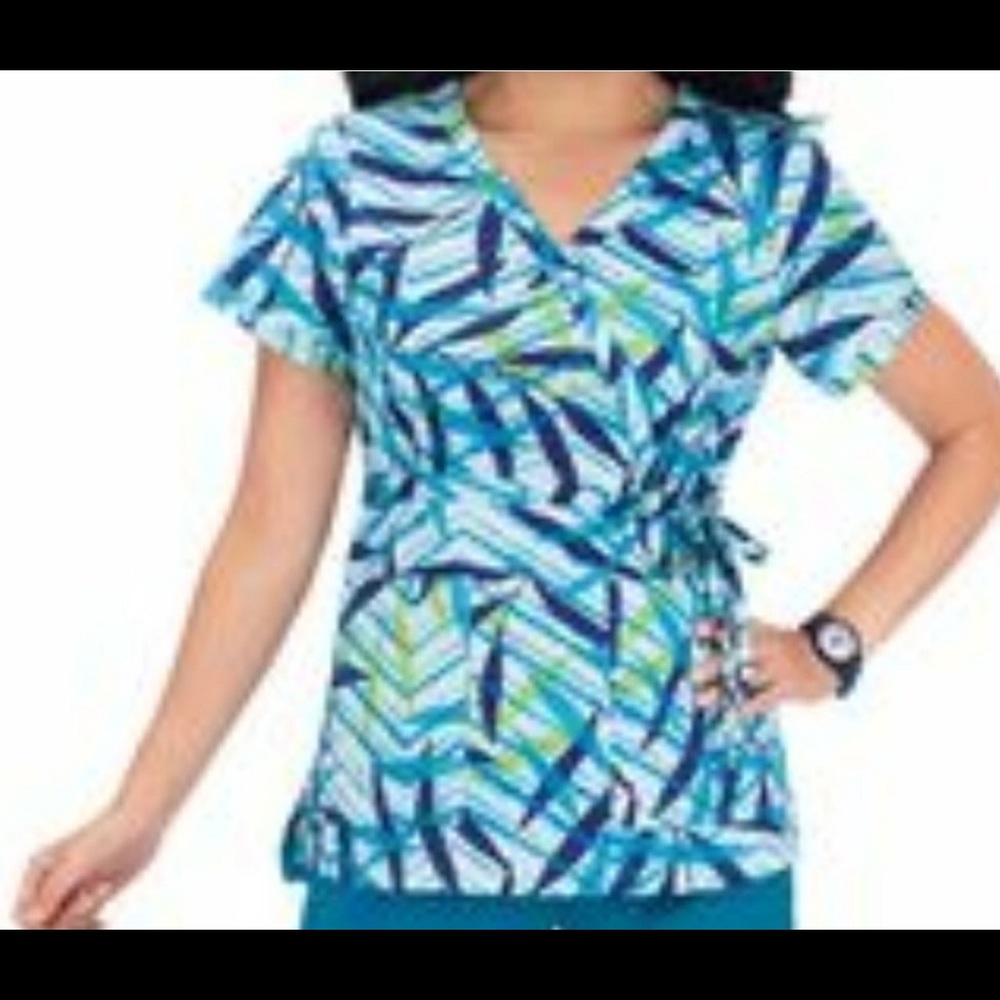Koi Scrub Top. XXL. 2x. Blue koi top.